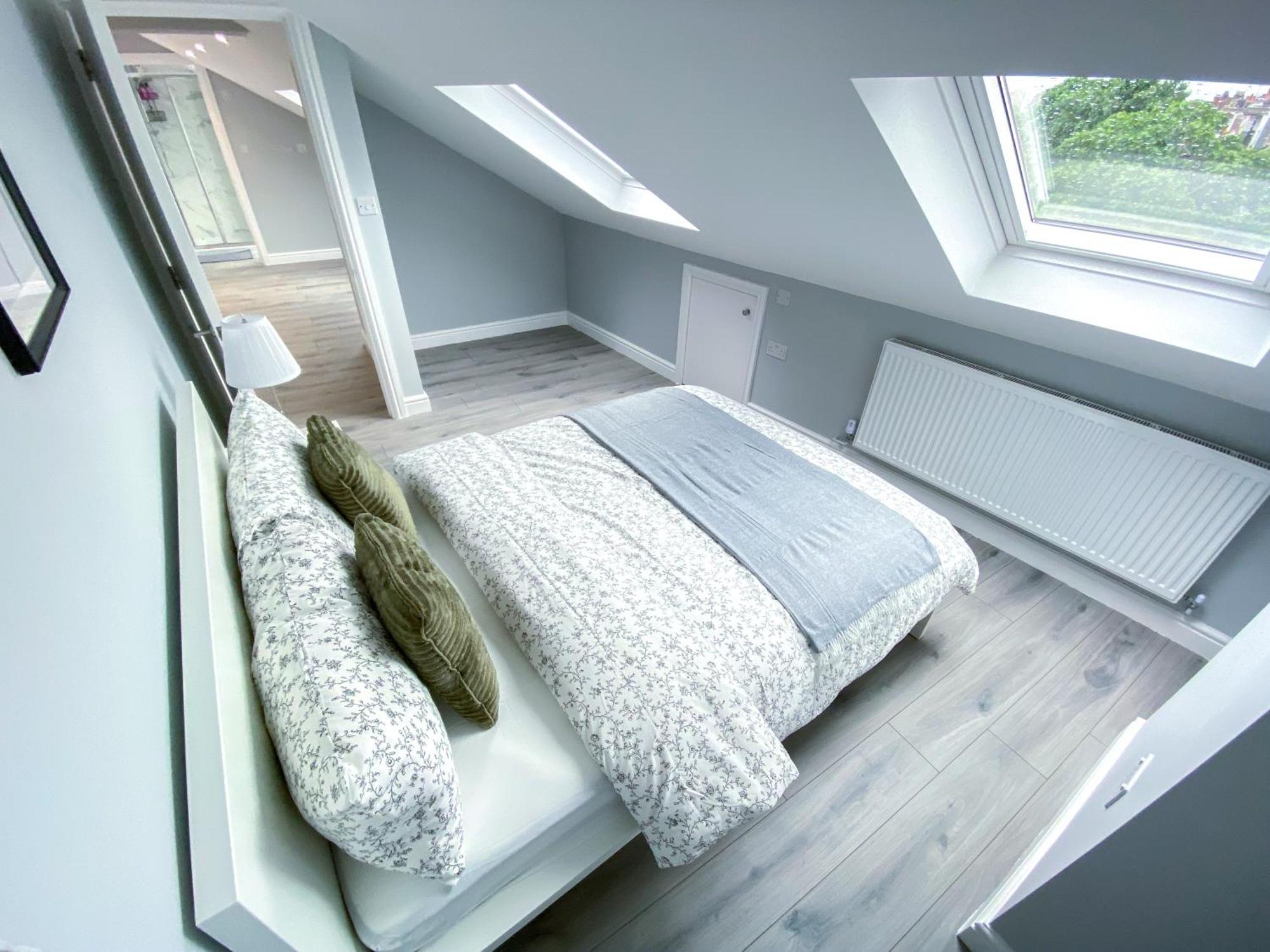 Large 1-Bedroom Flat, 5 Guest, London - F4 Exterior photo