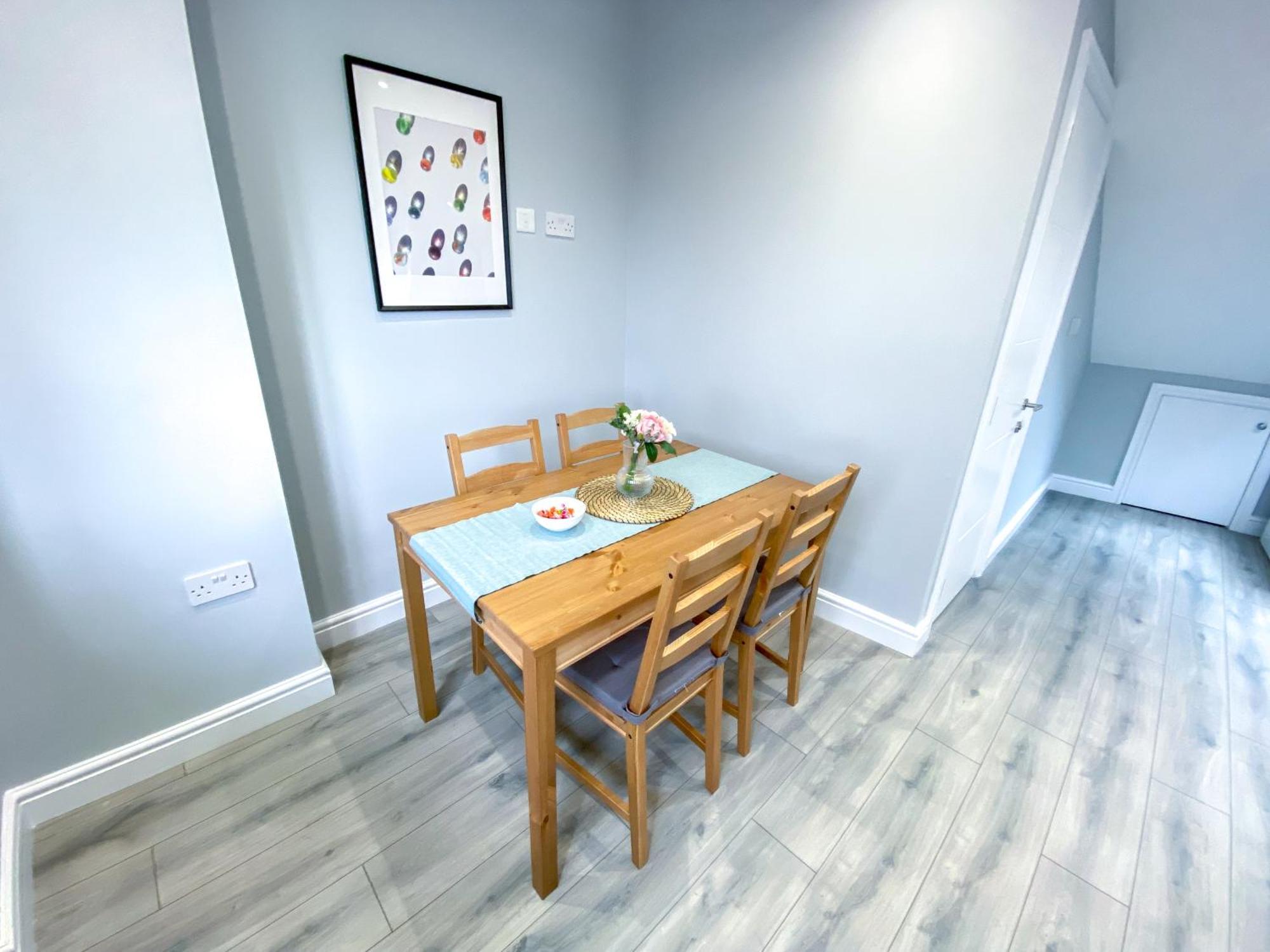 Large 1-Bedroom Flat, 5 Guest, London - F4 Exterior photo