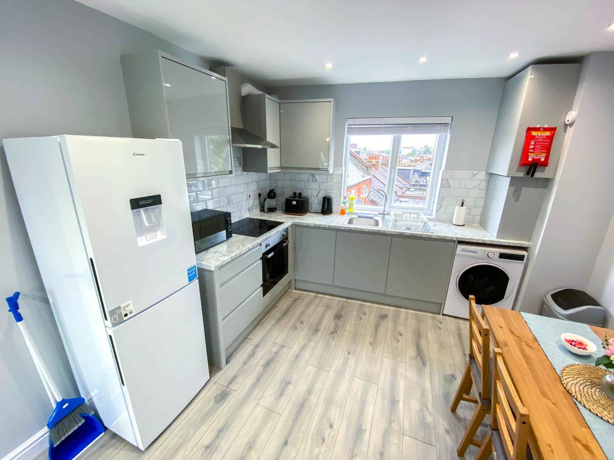 Large 1-Bedroom Flat, 5 Guest, London - F4 Exterior photo