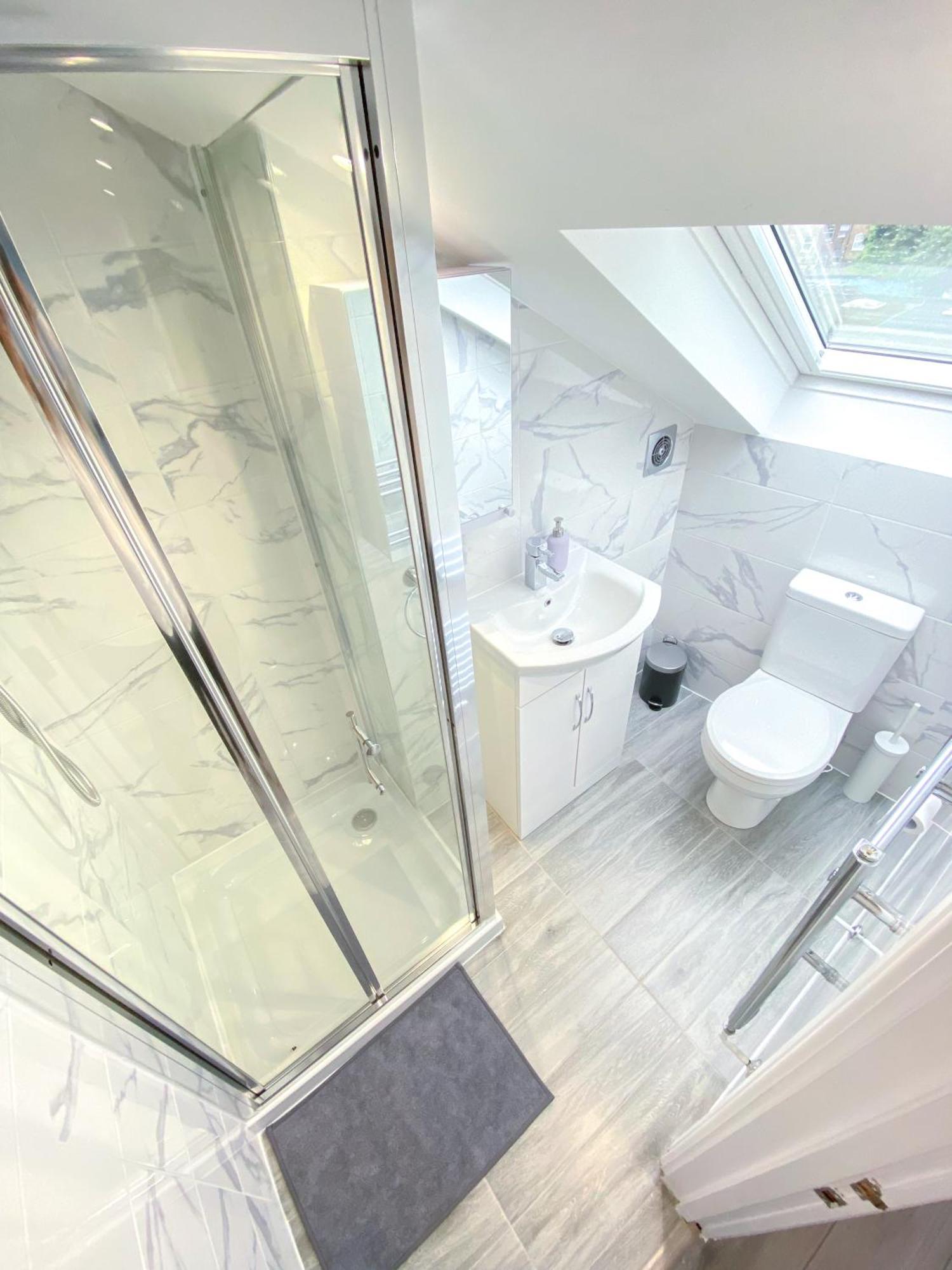 Large 1-Bedroom Flat, 5 Guest, London - F4 Exterior photo