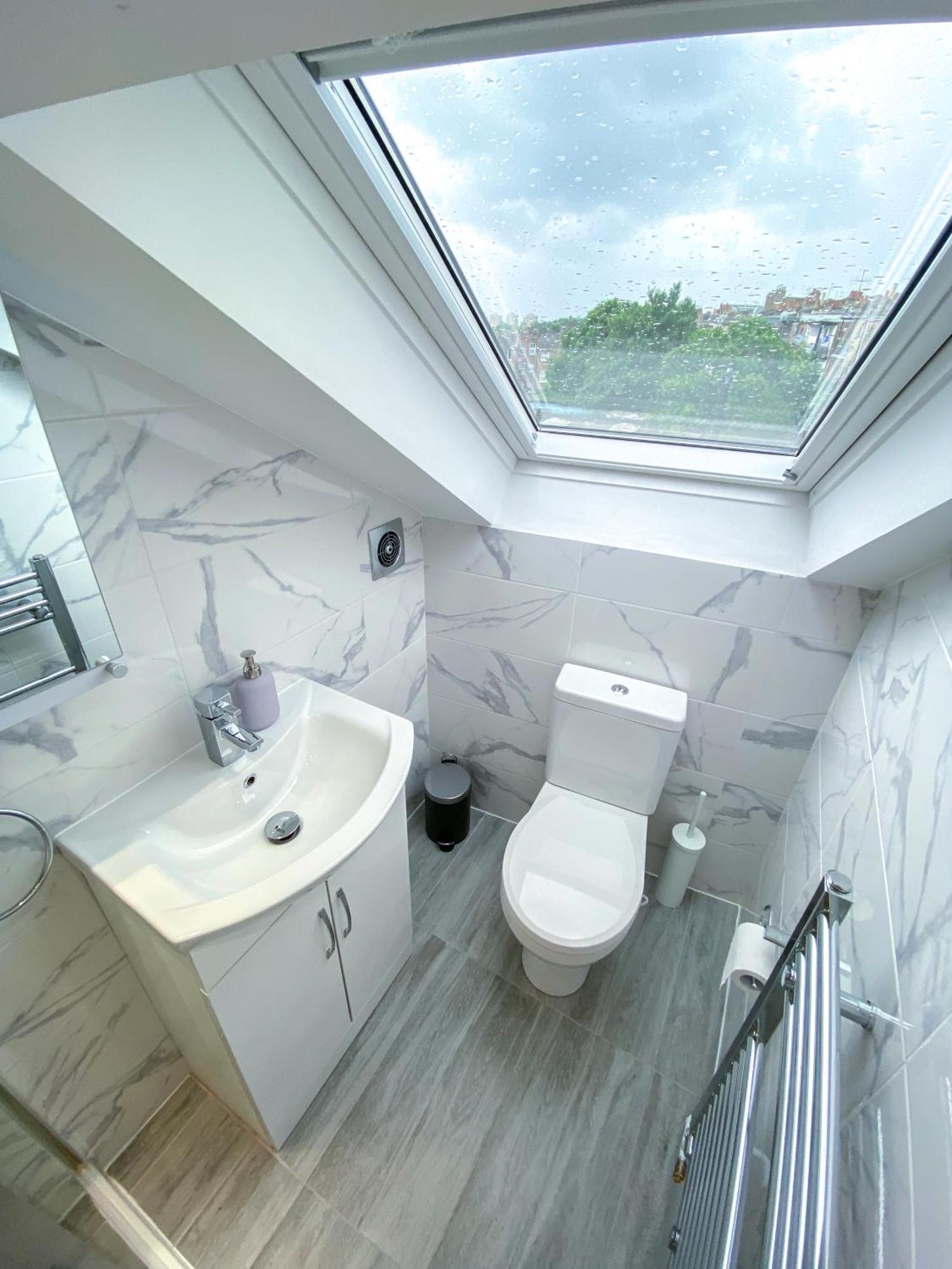 Large 1-Bedroom Flat, 5 Guest, London - F4 Exterior photo